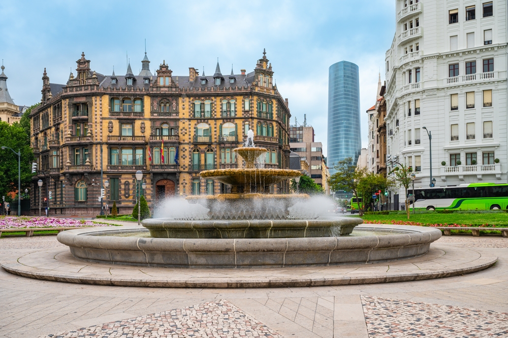 La fuente de la Plaza Moyua en Abando, Bilbao