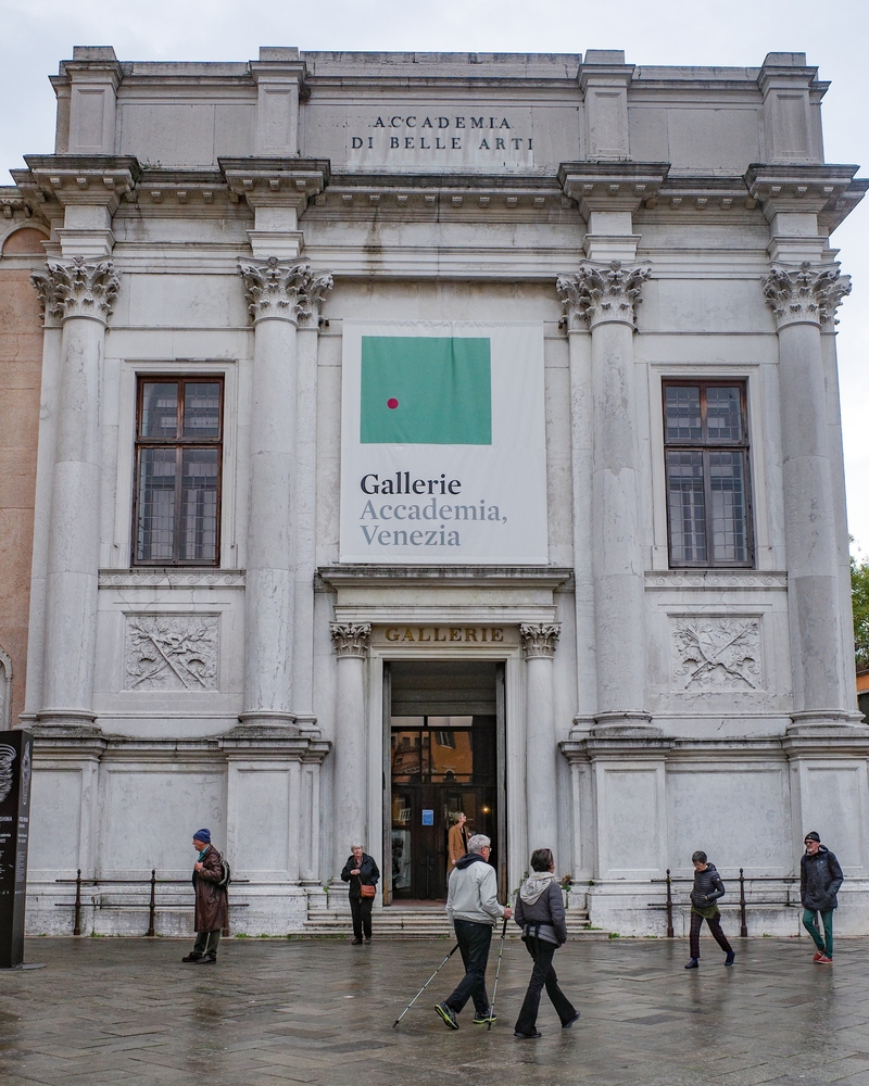 La entrada principal de las Gallerie dell'Accademia en Venecia