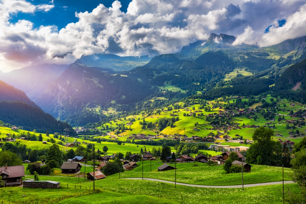 ¿Dónde alojarse en Suiza? Los 7 mejores pueblos y buenos hoteles 13 Grindelwald, en los Alpes suizos, en verano
