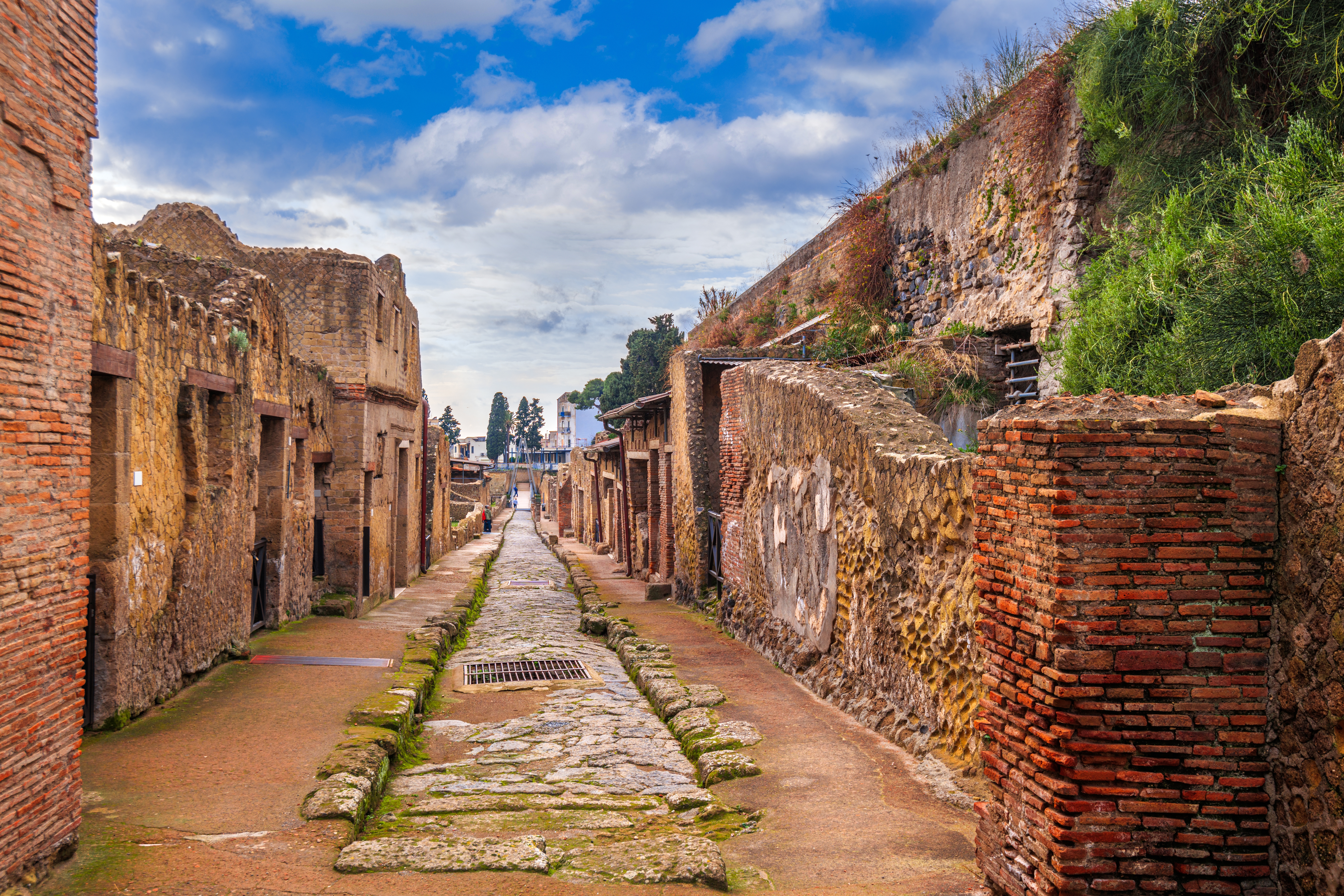 Qué ver en Nápoles: las 17 mejores cosas que hacer 33 Las excavaciones de Herculano con Ercolano detrás