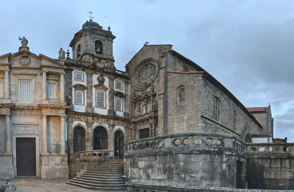 Qué ver en Oporto: las 17 mejores cosas que hacer 27 La fachada gótica de la Igreja de São Francisco en Oporto