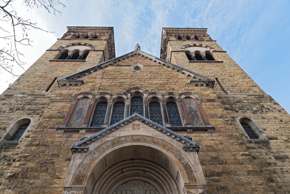 La iglesia de St. Michael en Brüsseler Platz, en el Belgisches Viertel de Colonia