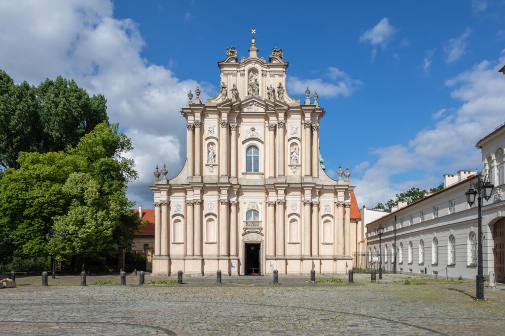 Qué ver en Varsovia: 17 cosas que hacer en la ciudad que resurgió de sus ruinas 23 La iglesia de las Visitandinas en la calle Krakowskie Przedmieście de Varsovia