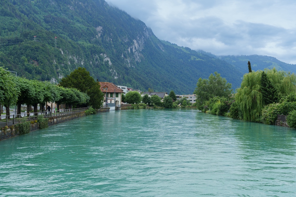 ¿Dónde alojarse en Suiza? Los 7 mejores pueblos y buenos hoteles 12 Interlaken West y el río Aar, en Suiza