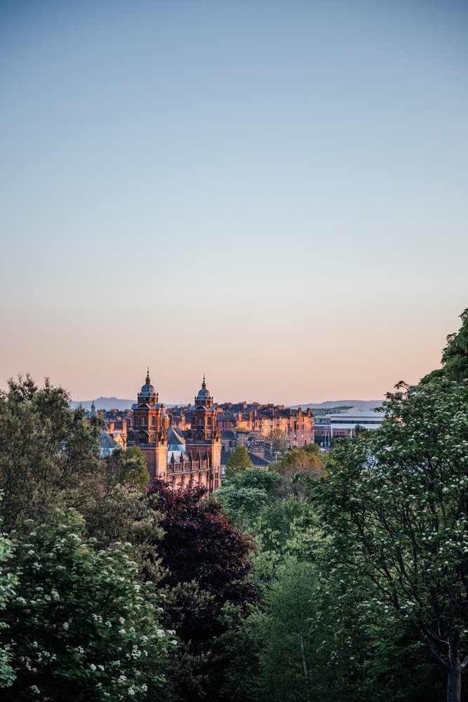 Kelvingrove Art Gallery and Museum en el West End de Glasgow, donde para el autobús 77 desde el aeropuerto