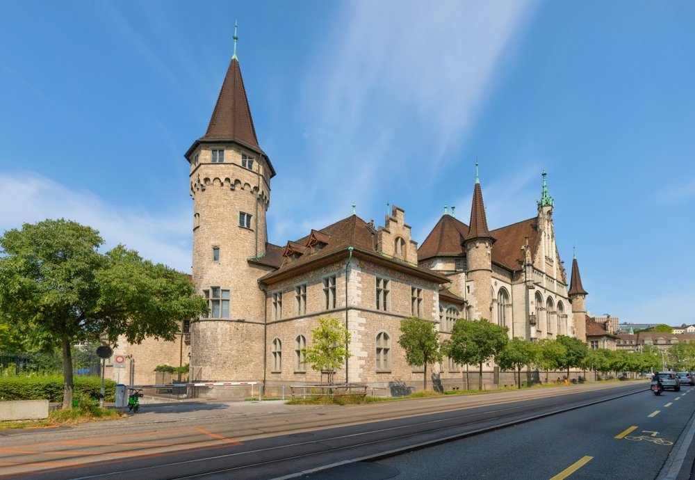 Qué ver en Zúrich: 18 cosas que hacer, del casco antiguo y los vitrales de Chagall al Uetliberg 29 Landesmuseum Zürich, el Museo Nacional Suizo junto a la Hauptbahnhof