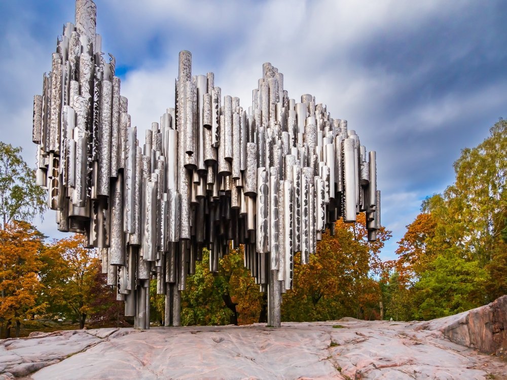 Qué ver en Helsinki - 18 mejores experiencias, de Suomenlinna a la sauna junto al mar 31 Monumento a Sibelius hecho de tubos de acero en el parque Sibelius de Helsinki