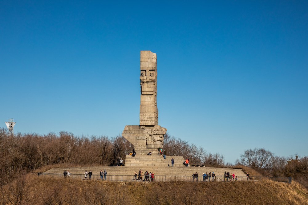 El monumento de Westerplatte visto desde el ferri