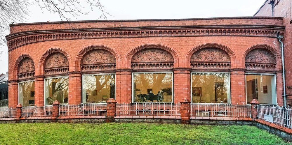 Qué ver en Manchester - las 18 mejores cosas que ver y hacer en la ciudad del fútbol y la música 35 El museo de arte The Whitworth junto a Whitworth Park en Manchester