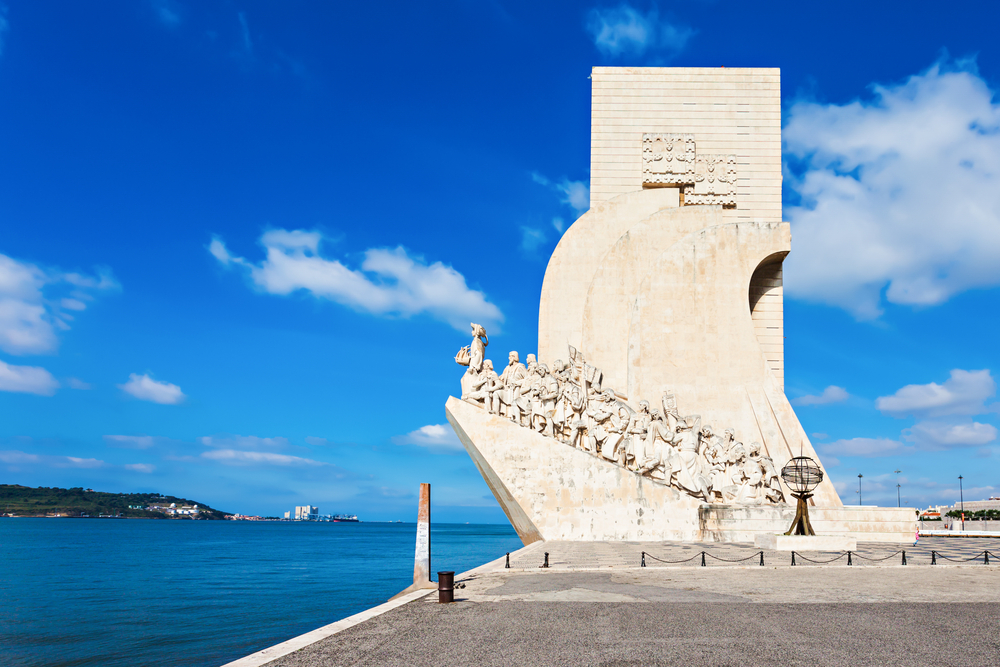 Qué ver en Lisboa: las 20 mejores cosas que hacer 35 Padrão dos Descobrimentos junto al Tajo en Belém, Lisboa