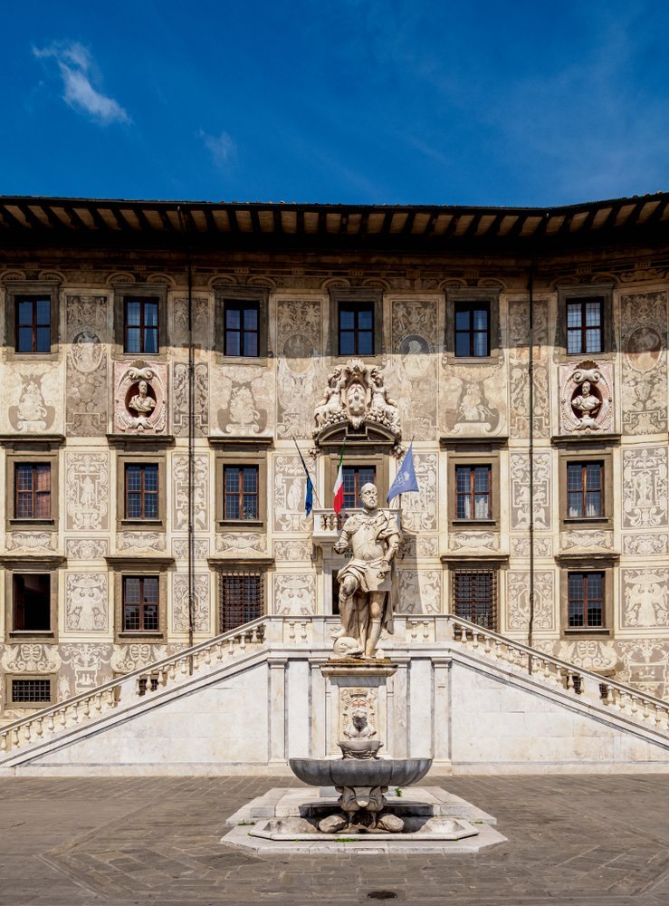 ¿Dónde alojarse en Pisa? Las 5 mejores zonas y buenos hoteles 9 Palazzo della Carovana en la Piazza dei Cavalieri, en el centro histórico de Pisa