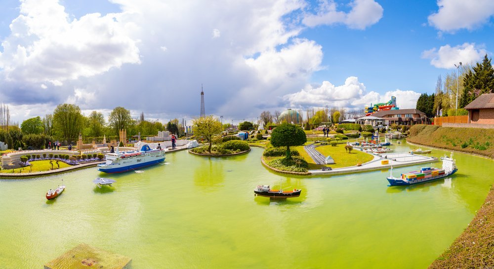 Qué ver en Bruselas: Grand Place, Atomium y la mejor cerveza y chocolate de la ciudad 30 El parque en miniatura Mini-Europe junto al Atomium en Bruselas