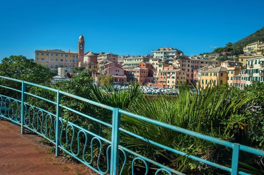 Passeggiata Anita Garibaldi a lo largo de la costa en Nervi, cerca de Génova