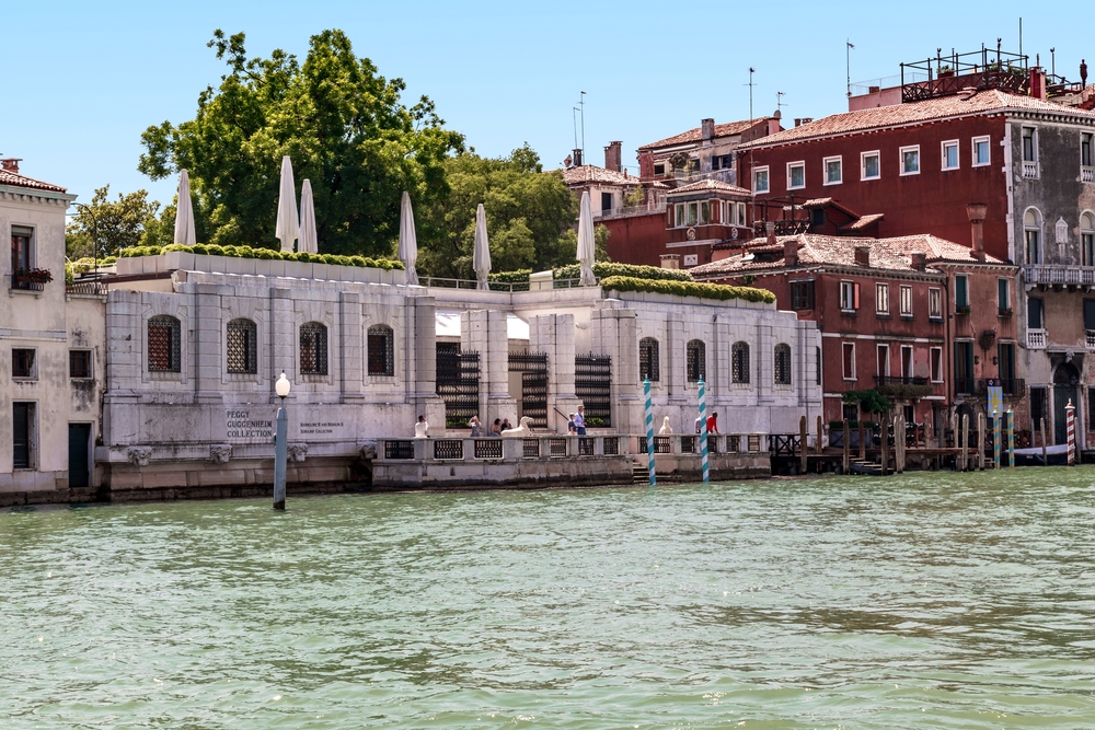 La Peggy Guggenheim Collection en el Palazzo Venier dei Leoni junto al Gran Canal de Venecia