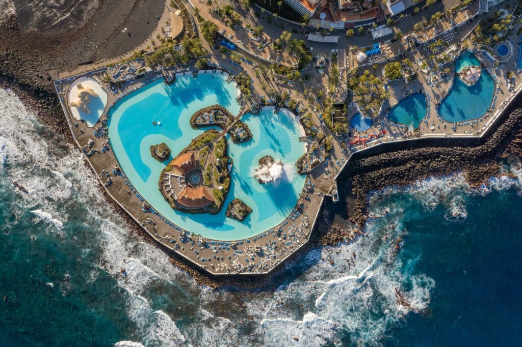 Qué ver en Tenerife: las 18 mejores cosas que hacer 31 Las piscinas de agua salada del Lago Martiánez en Puerto de la Cruz