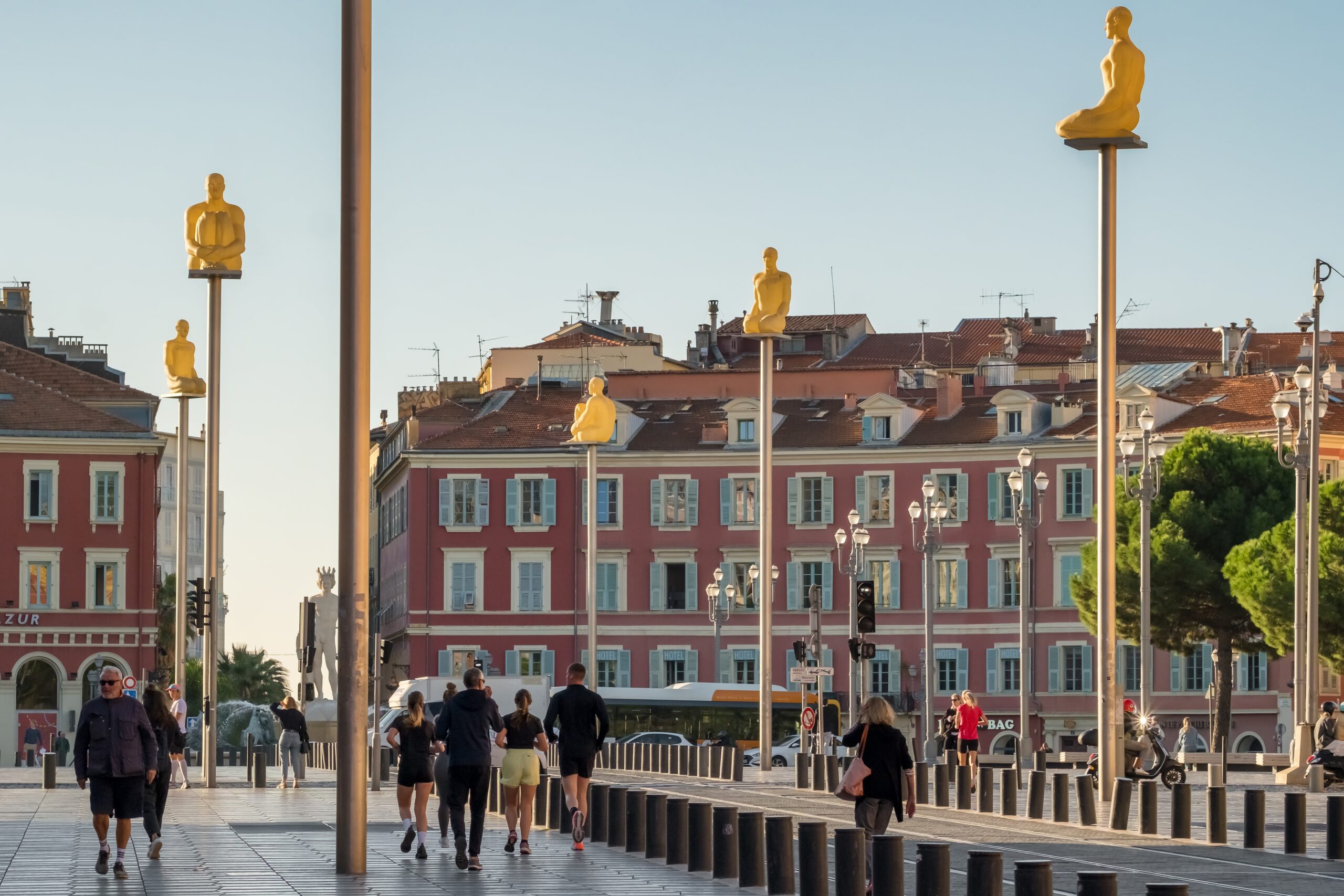 Qué ver en Niza: las 17 mejores cosas que hacer 24 La Place Masséna de Niza
