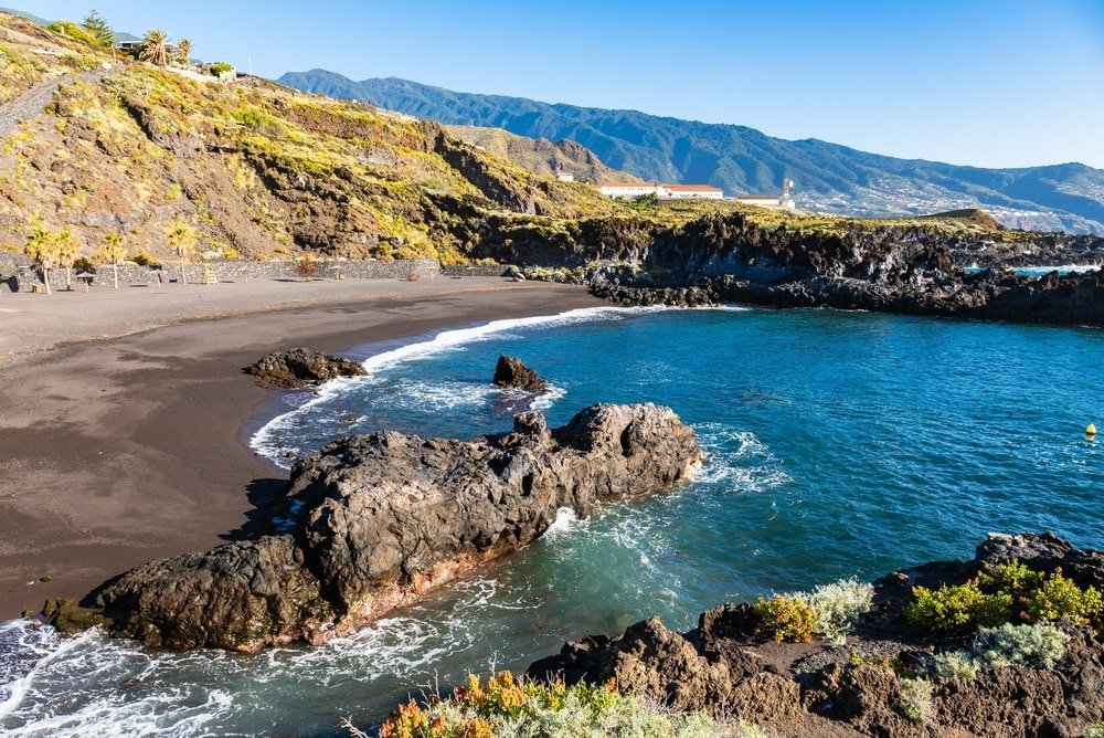 ¿Dónde alojarse en La Palma? Las 6 mejores zonas y buenos hoteles 10 Playa de arena negra en Los Cancajos, en La Palma
