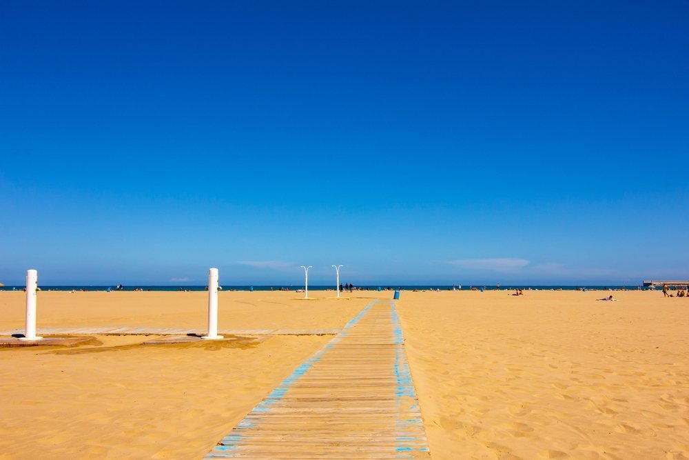 Qué ver en Valencia: 17 cosas que hacer, de la Ciudad de las Artes a la paella en la Albufera 29 Playa de la Malvarrosa junto al Mediterráneo