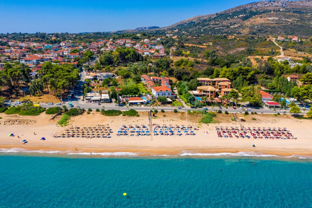 Vista aérea de la playa de Skala, en Cefalonia