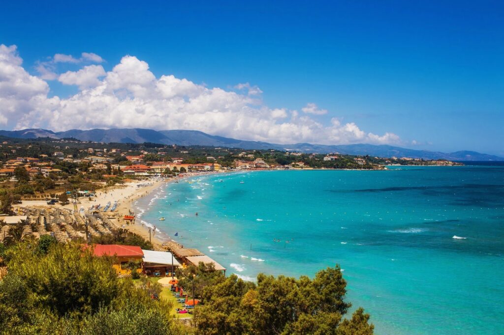 ¿Dónde alojarse en Grecia? Las 13 mejores zonas y buenos hoteles 26 La playa de Tsilivi en Zante