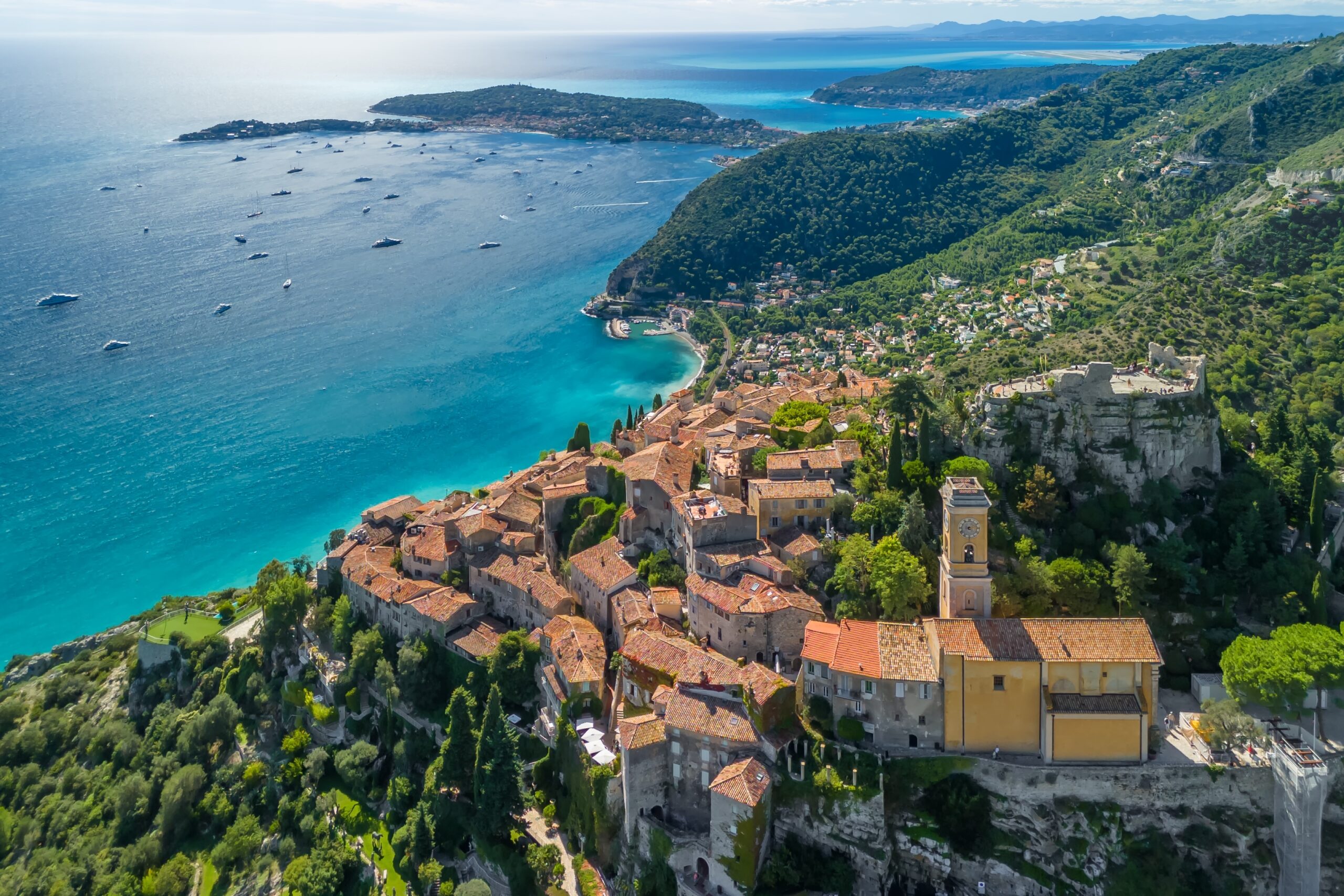 Qué ver en Niza: las 17 mejores cosas que hacer 34 El pueblo medieval de Èze visto desde el aire