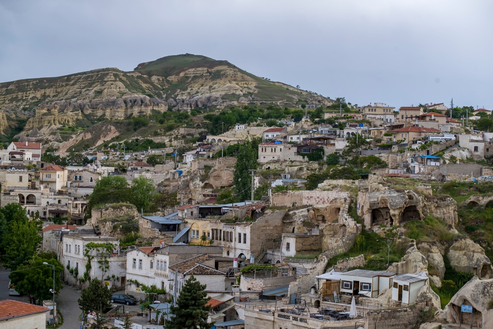¿Dónde alojarse en Capadocia? Los 6 mejores pueblos y buenos hoteles 14 Vista aérea del pueblo de Mustafapaşa en Capadocia