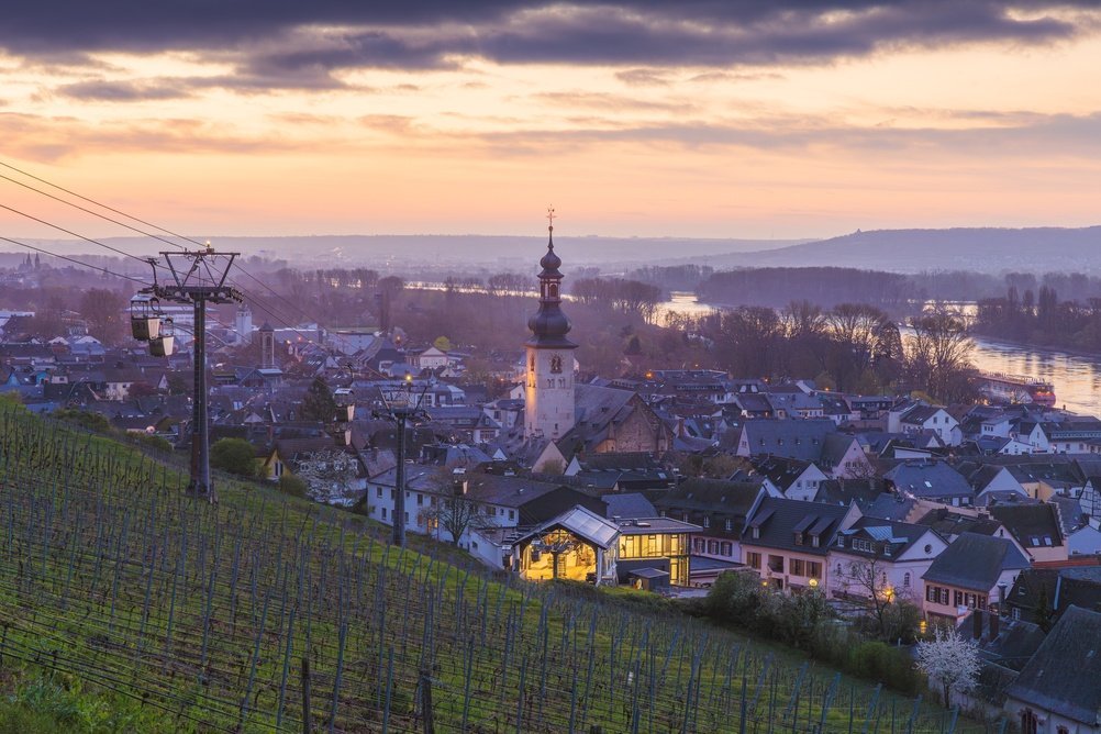 Qué ver en Fráncfort: 18 cosas que vivir entre los rascacielos y las tabernas de sidra 38 El pueblo vinícola de Rüdesheim am Rhein con los viñedos sobre el Rin
