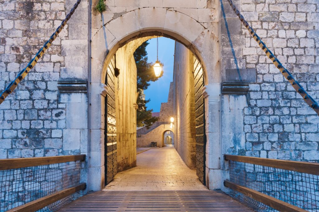 Puerta de Ploče junto al Old Town de Dubrovnik