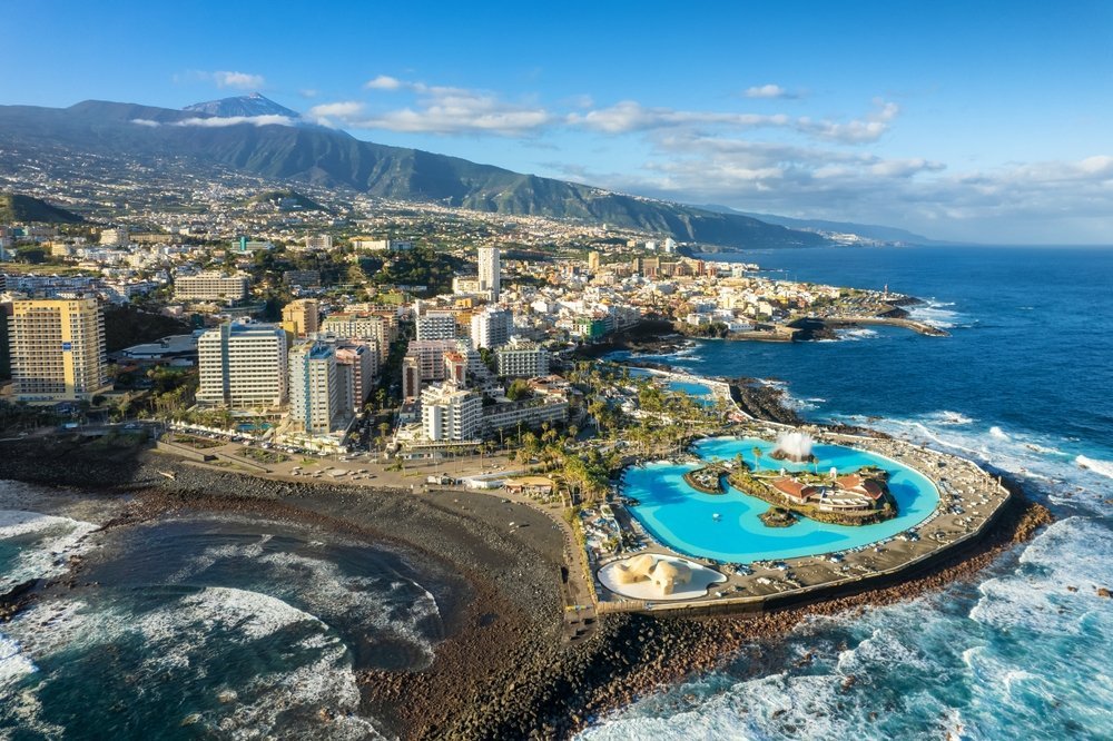 Puerto de la Cruz con el Teide al fondo