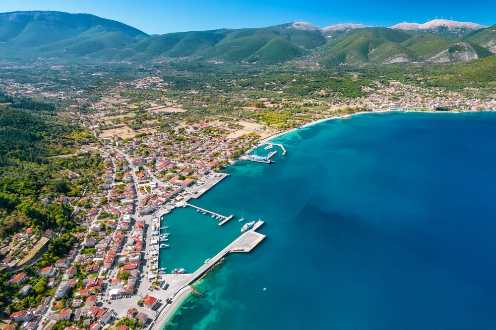 Vista aérea de la ciudad portuaria de Sami, en Cefalonia