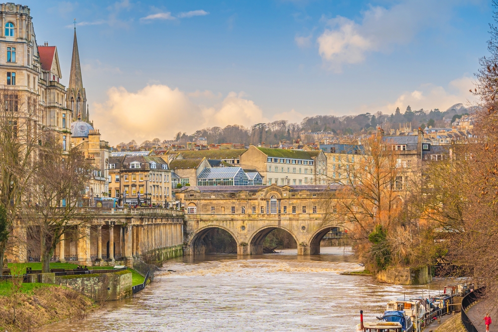 ¿Dónde alojarse en Bath? Las 6 mejores zonas y buenos hoteles 11 Pulteney Bridge sobre el río Avon en Bath