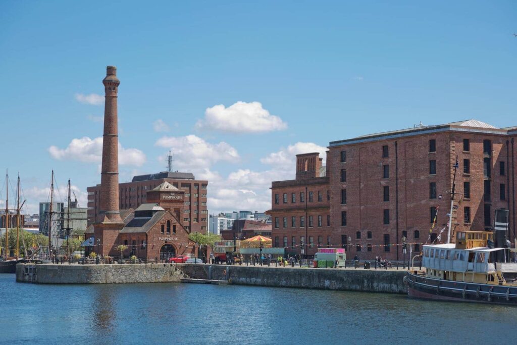 Qué ver en Liverpool: The Beatles, Anfield y otros 16 motivos para ir 19 El Pump House y los almacenes rojos del Royal Albert Dock en Liverpool