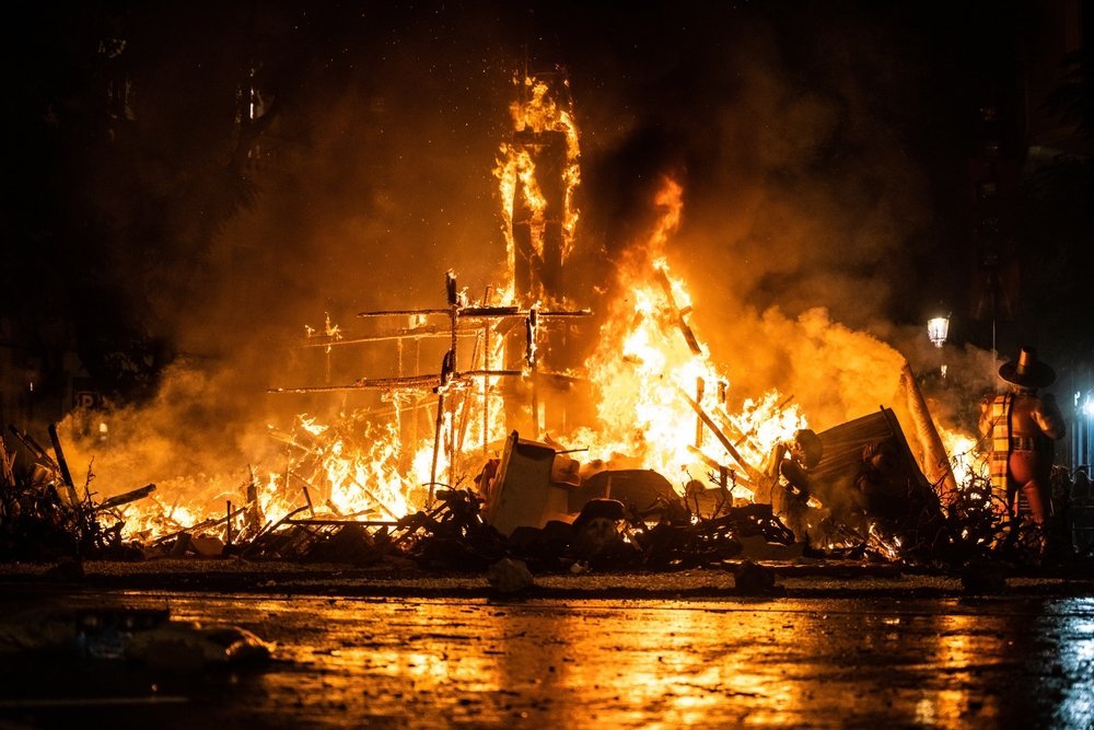 Qué ver en Valencia: 17 cosas que hacer, de la Ciudad de las Artes a la paella en la Albufera 30 Quema de las figuras de las Fallas en Valencia