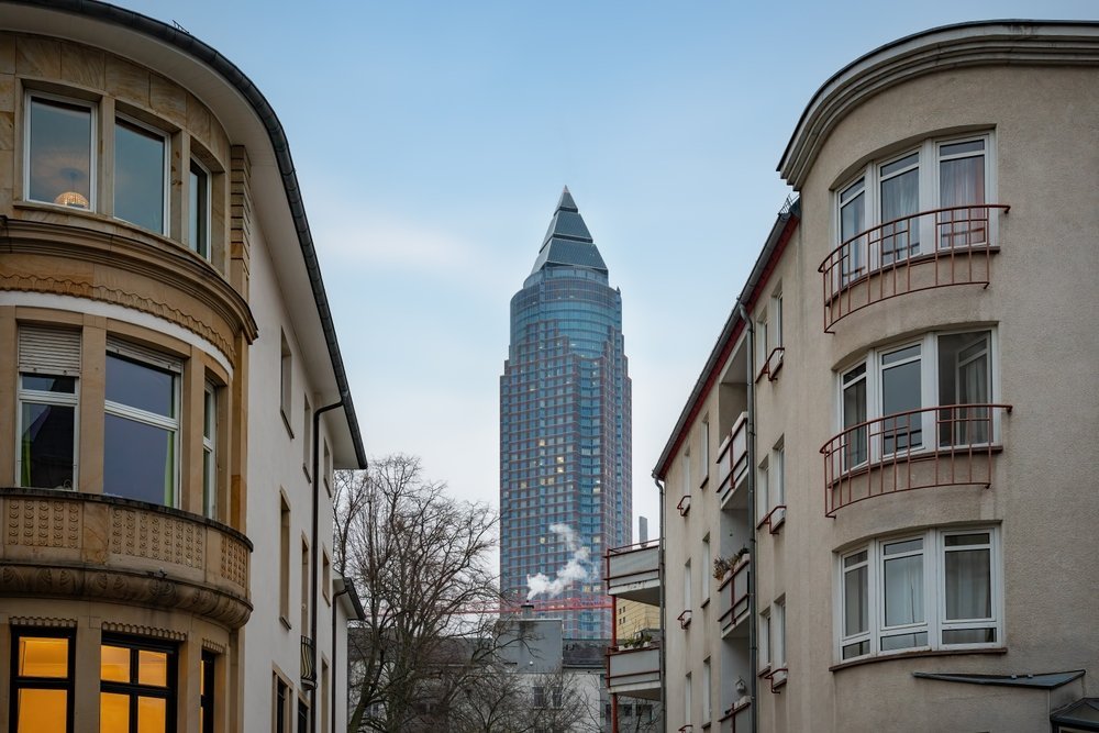 El rascacielos Messeturm junto a Messe Frankfurt en Westend