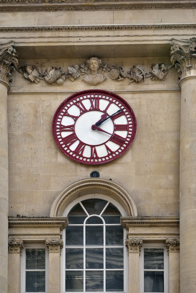 El reloj de la Corn Exchange junto a St Nicholas Market, en el Old Town de Bristol