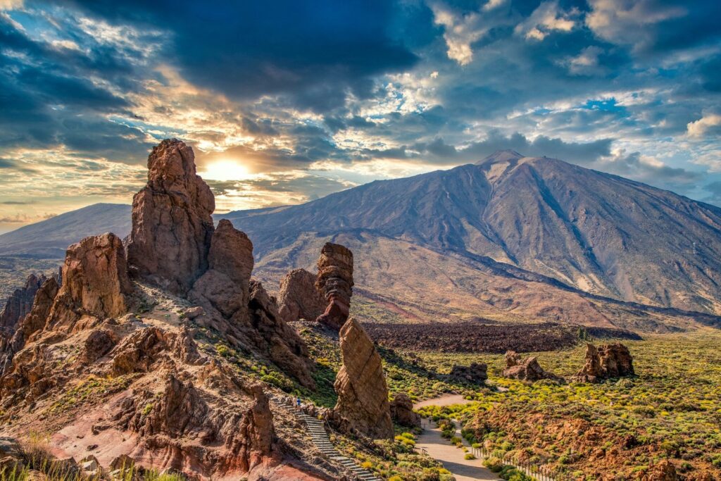 Qué ver en Tenerife: las 18 mejores cosas que hacer 20 Roques de García con el Teide al fondo
