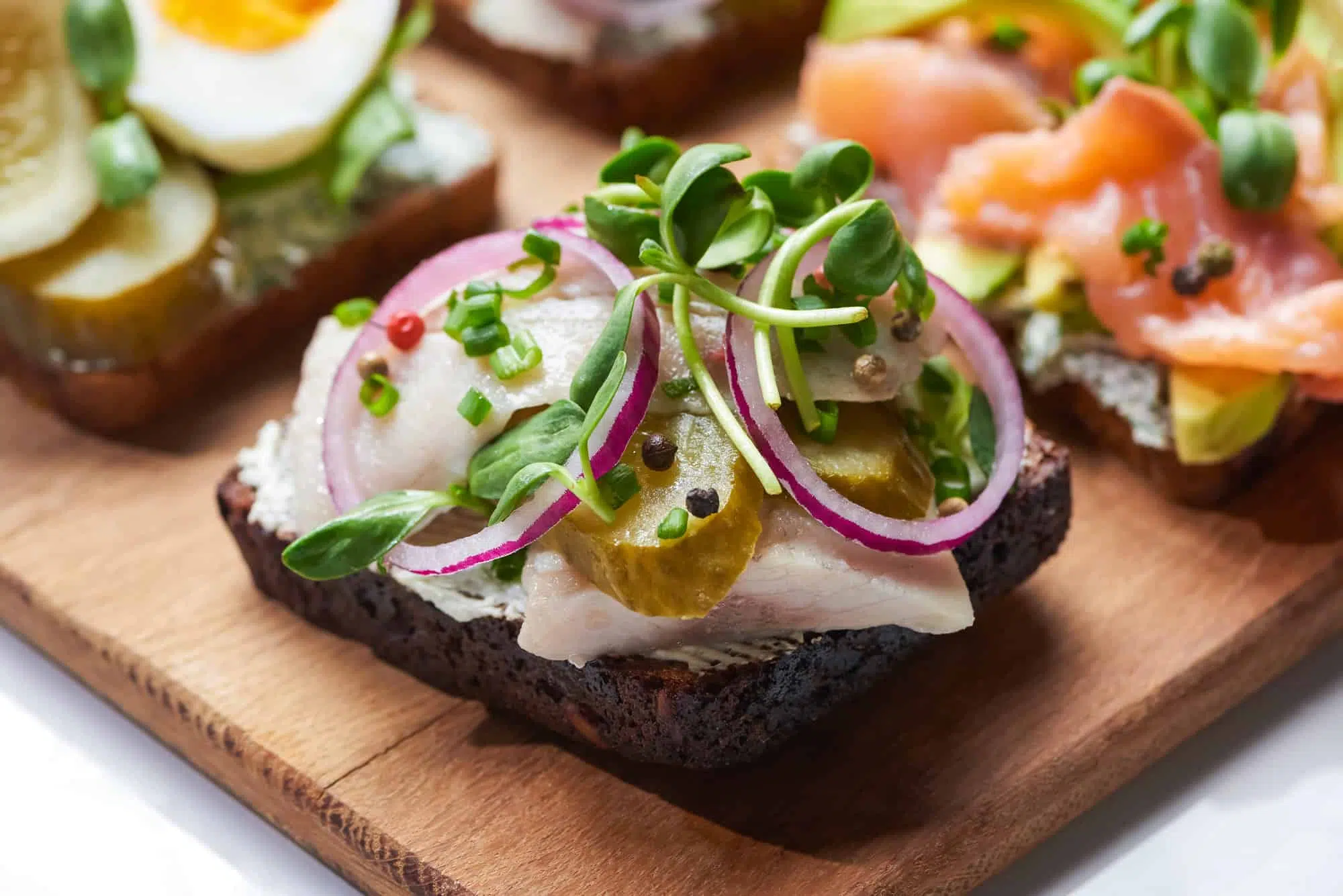 Smørrebrød danés en un restaurante de Copenhague