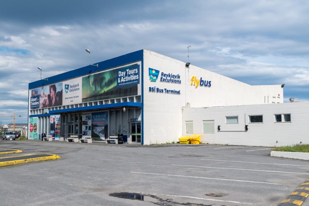 Del aeropuerto de Keflavík a Reikiavik - guía de transporte 7 Terminal de autobuses BSÍ en Reikiavik