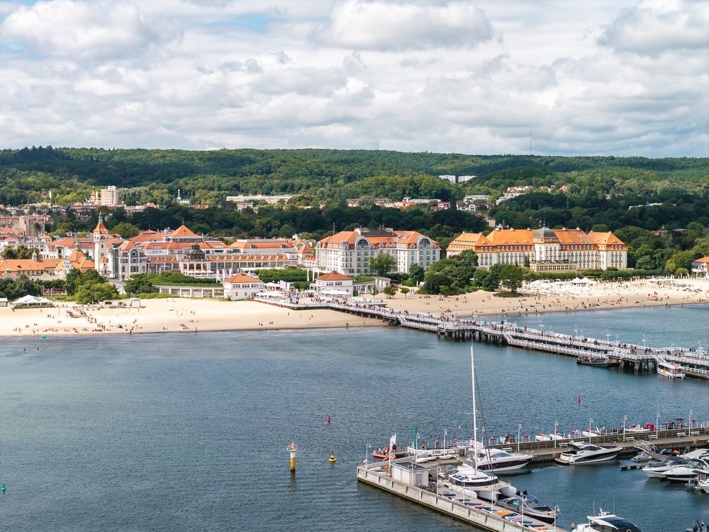 Vista aérea del muelle de madera de Sopot