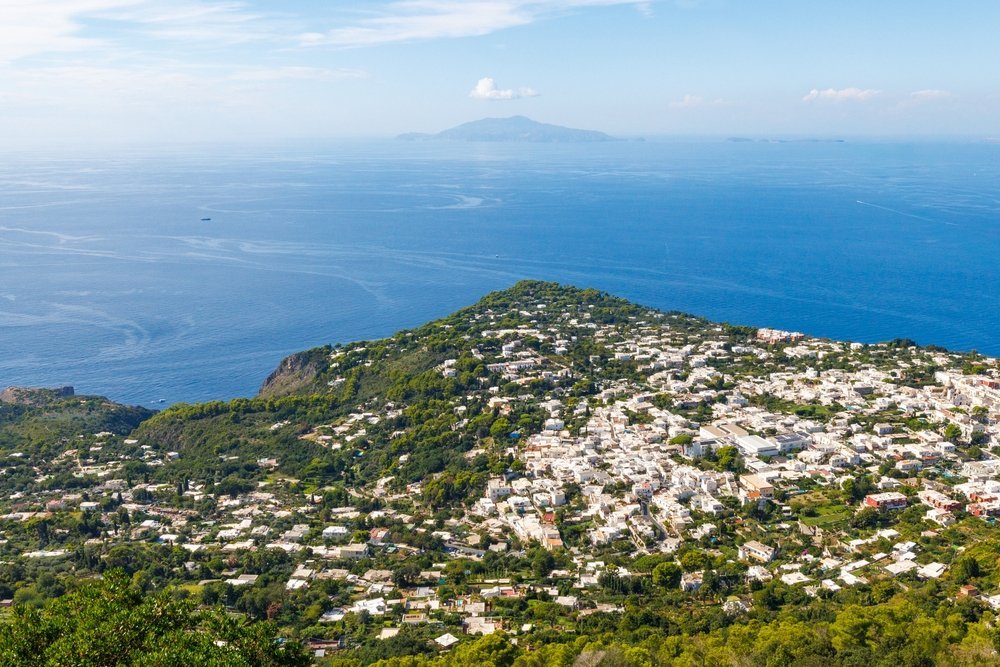 Vista de Anacapri desde el telesilla al Monte Solaro en Capri