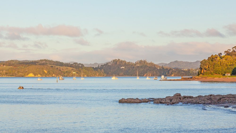 Vista de Bay of Islands desde Paihia, en la Isla Norte de Nueva Zelanda