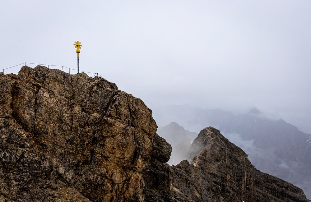 ¿Dónde alojarse en Alemania? Las 11 mejores zonas y buenos hoteles 24 El Zugspitze, la montaña más alta de Alemania, junto a Garmisch-Partenkirchen en los Alpes bávaros